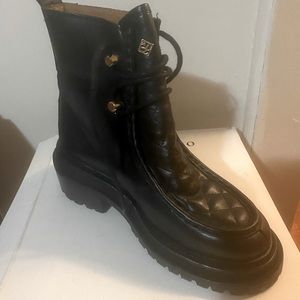 Boots worn once! Size 39. I loved them but too heavy for me. Great condition